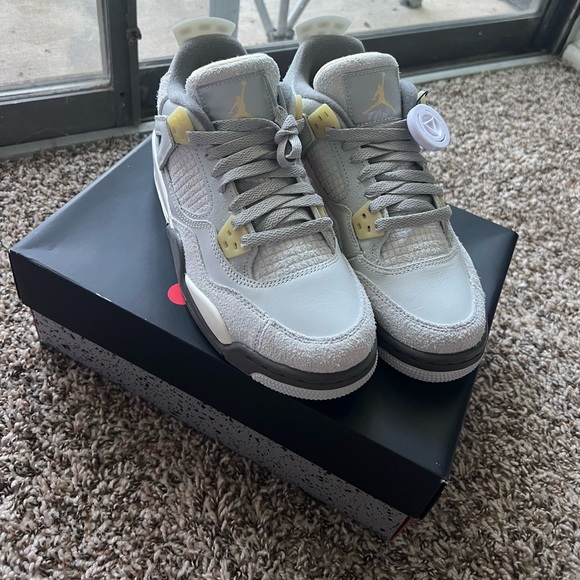 Air Jordan 4 Retro SE GS UK 5.5 Photon Fust & Pale Vanilla